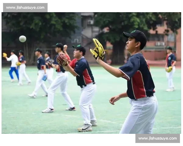 何迪夫：棒球织纽带，志愿连湾区